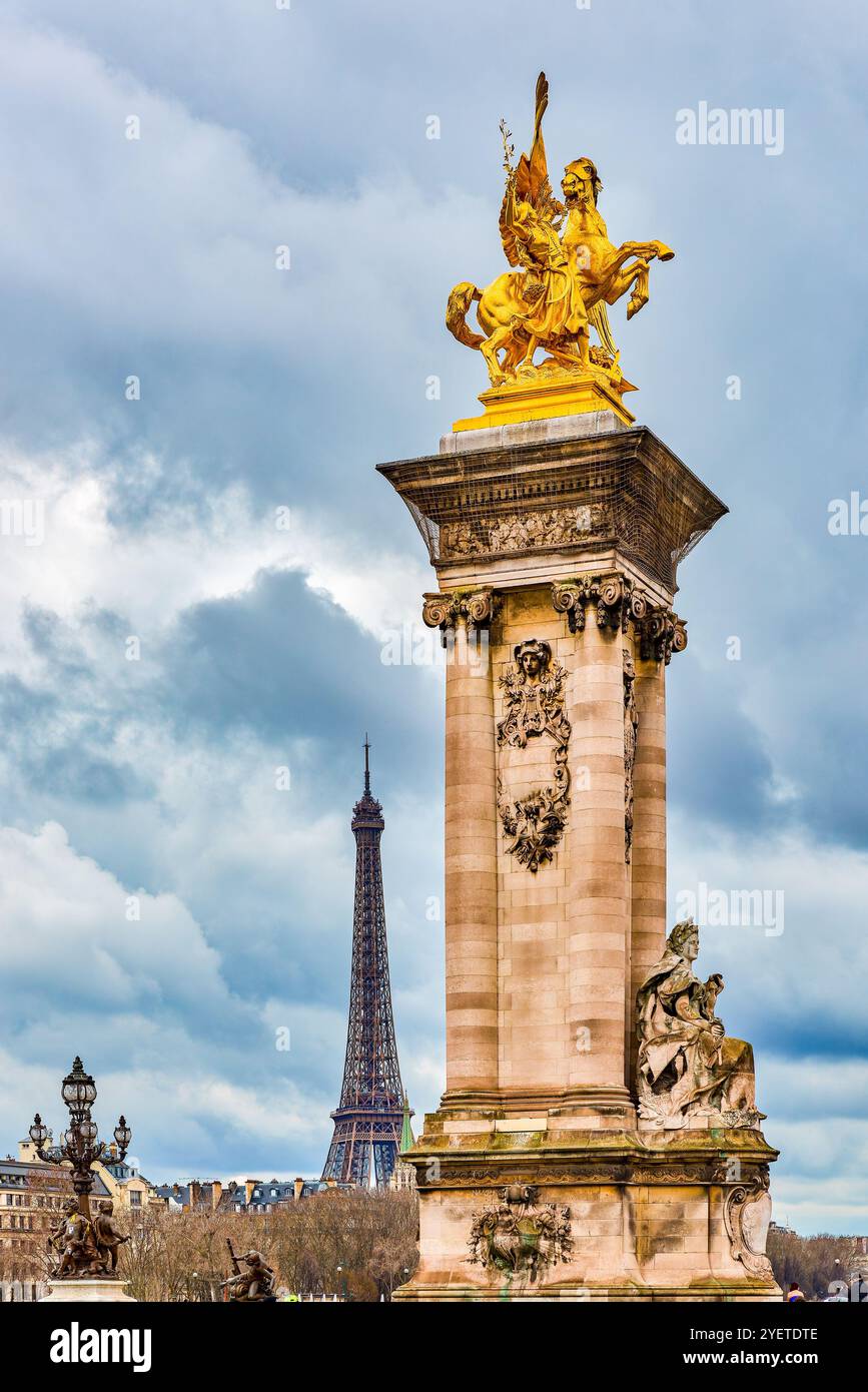 Pont Alexandre III. Magnifique, magnifique Paris au début du printemps. Banque D'Images