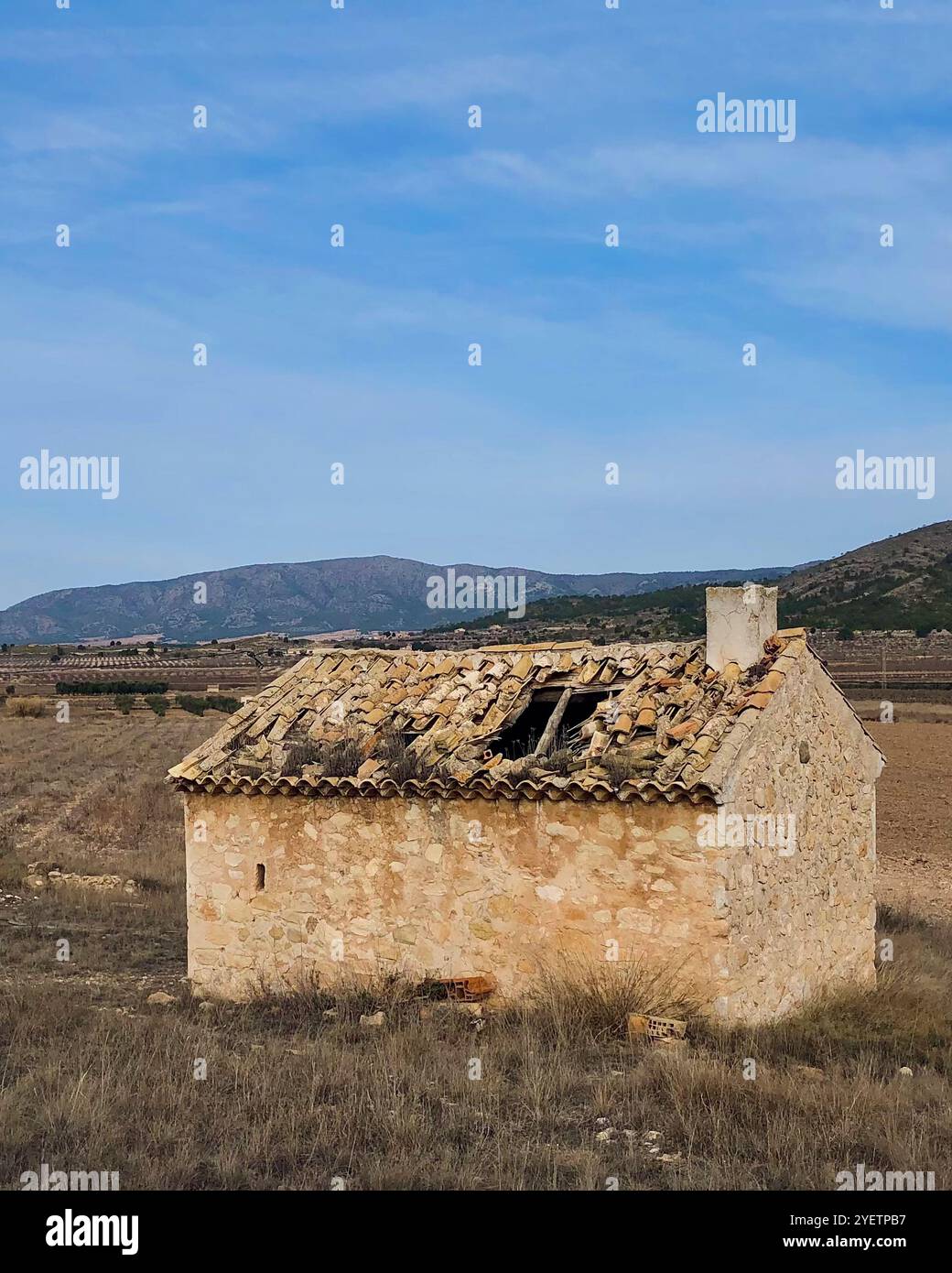 Petit bâtiment en pierre à la campagne Banque D'Images