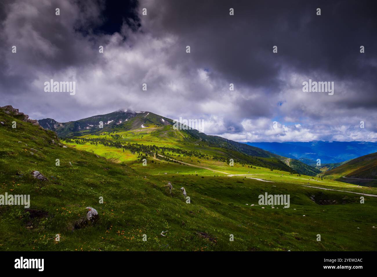 Photos du col de Pailheres. Cette montagne située dans le département de l'Ariège, dans les Pyrénées françaises. Ce col culmine à une altitude de 2 001 mètres. Banque D'Images