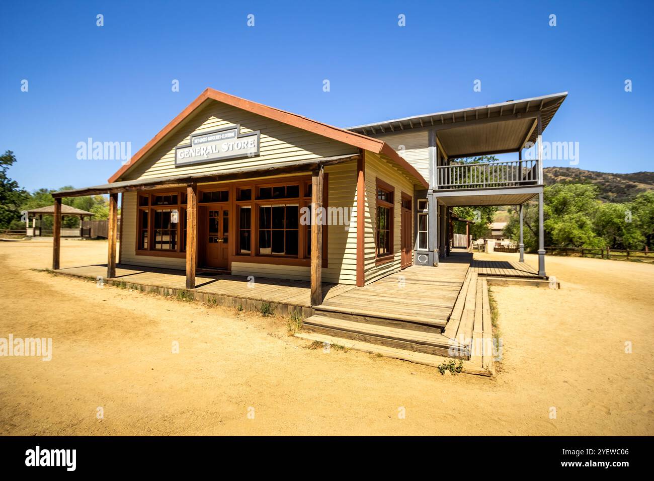 Agoura Hills, Californie, États-Unis - 05-03-2018 : vue de la façade d'un bâtiment, vue au Paramount Ranch. Banque D'Images