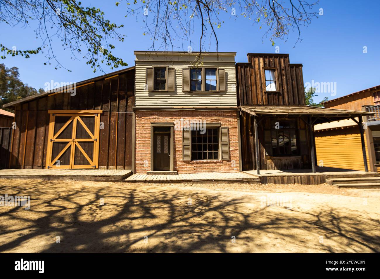 Agoura Hills, Californie, États-Unis - 05-03-2018 : vue d'une façade de ville, vue au Paramount Ranch. Banque D'Images