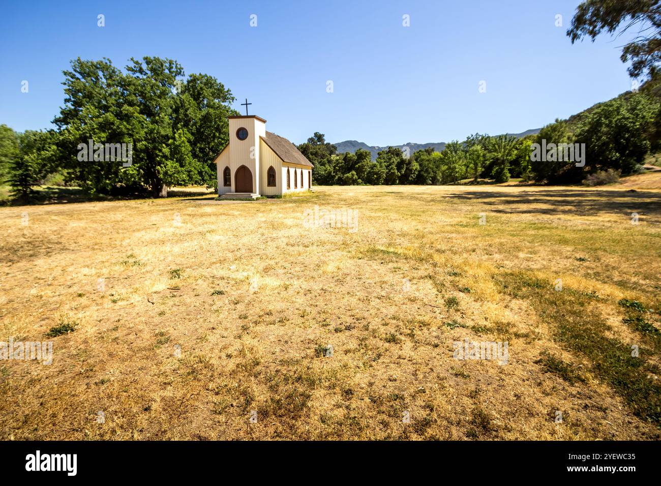 Agoura Hills, Californie, États-Unis - 05-03-2018 : vue d'une façade d'église, vue au Paramount Ranch. Banque D'Images