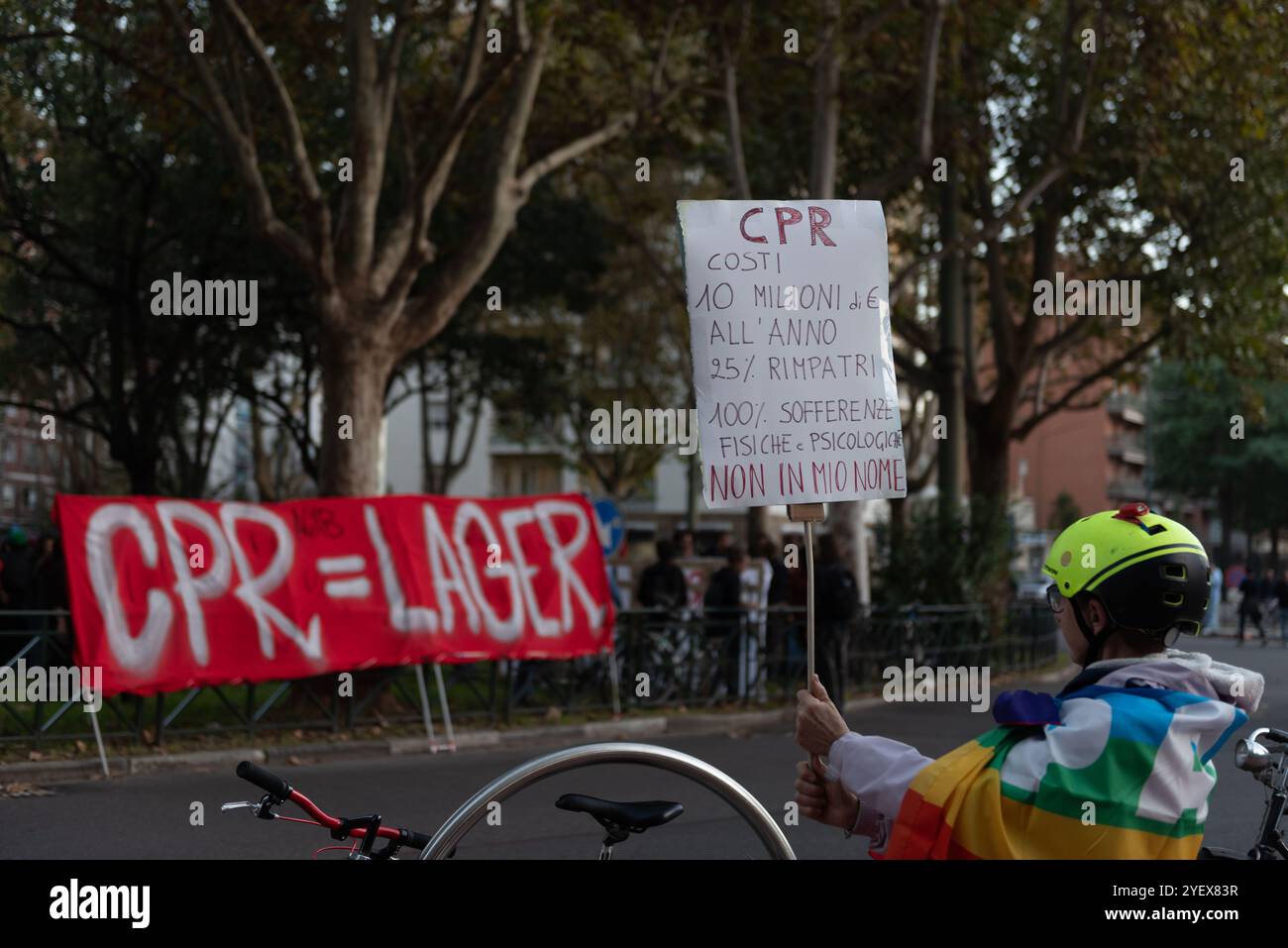 Torino, Italie. 01 novembre 2024. Manifestazione contro i CPR a Torino, Italia - Venerd&#xec ; 1 novembre 2024 - Matteo SECCI/ Credit : LaPresse/Alamy Live News Banque D'Images