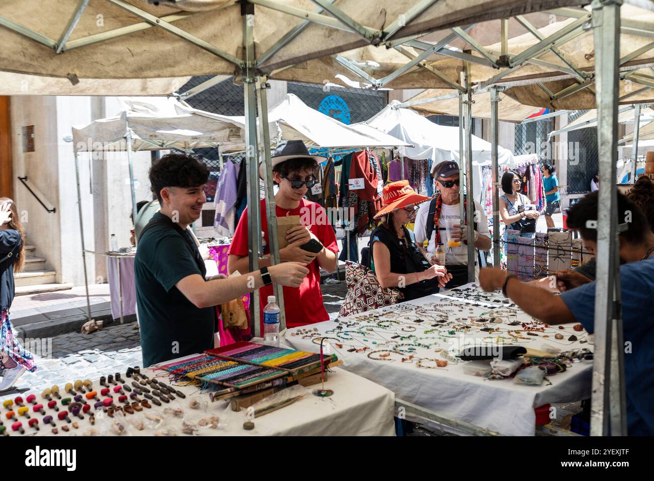 Buenos Aires, Argentine - Jan28, 2924 - Feria de San Telmo, ou la foire a ou marché de San Telmo qui a lieu le dimanche à Buenos Aires, Argentine Banque D'Images