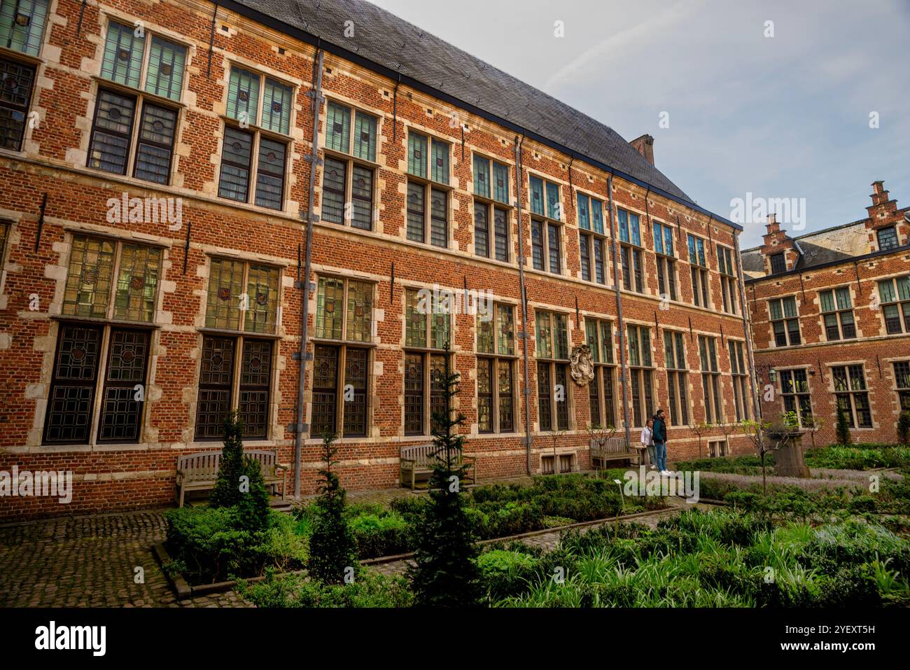 Cour de style Renaissance flamande du Musée Plantin-Moretus à Anvers, Belgique. Banque D'Images