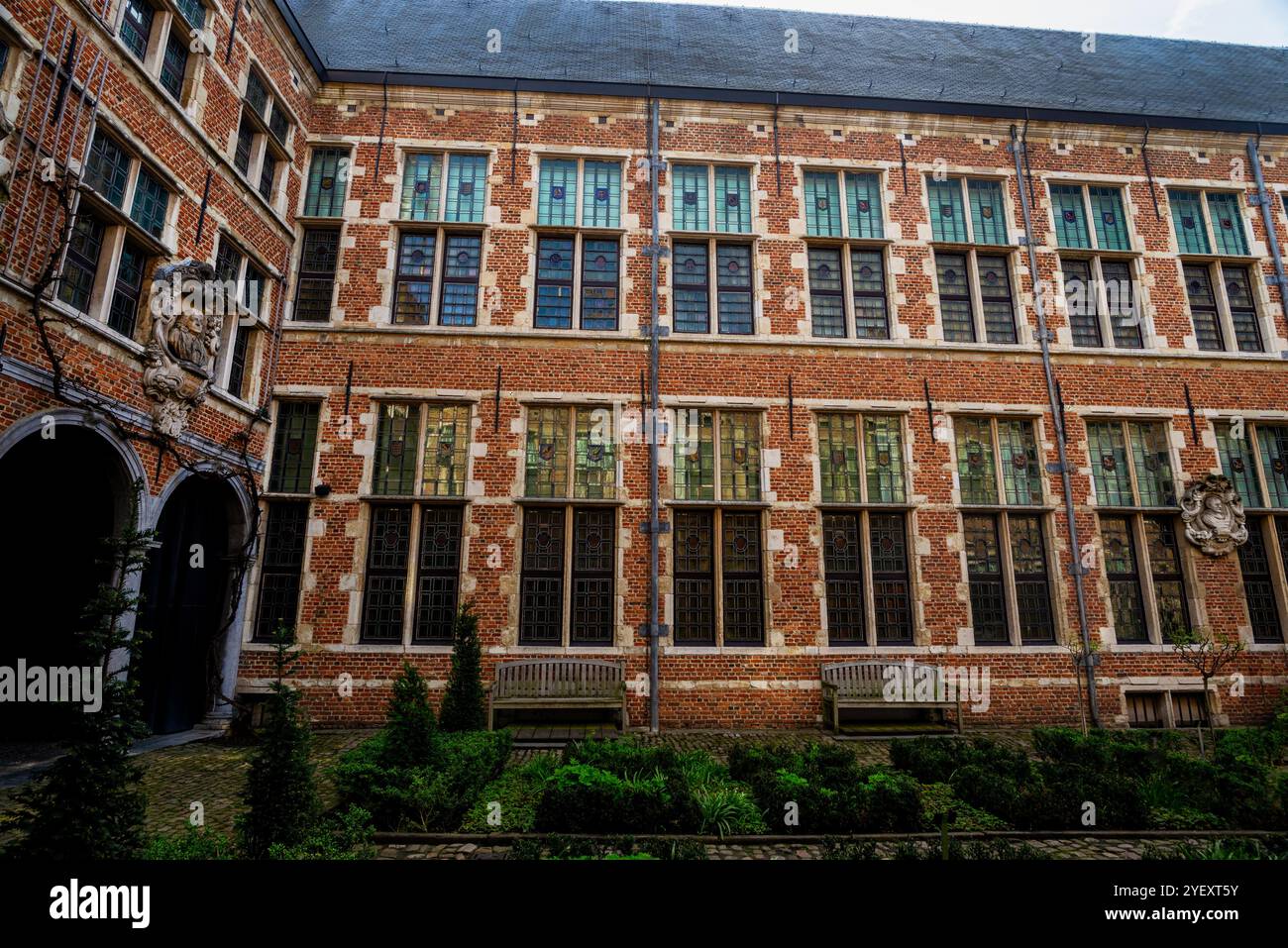 Cour de style Renaissance flamande du Musée Plantin-Moretus à Anvers, Belgique. Banque D'Images
