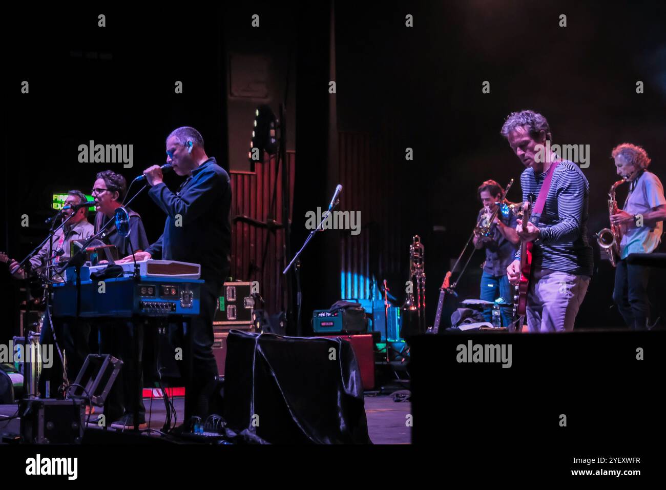 Southampton, Royaume-Uni. 01 novembre 2024. Southampton O2 Hampshire, 21 novembre 2024, groupe de rock indépendant américain They Might Be Giants jouant en direct sur scène au Southampton 02 Guildhall, Hampshire UK, Credit Dawn-Fletcher Park/Alamy Live News Banque D'Images