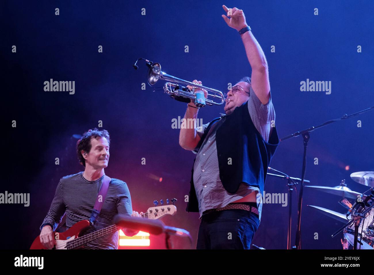 Southampton, Royaume-Uni. 01 novembre 2024. Southampton O2 Hampshire, 21 novembre 2024, groupe de rock indépendant américain They Might Be Giants jouant en direct sur scène au Southampton 02 Guildhall, Hampshire UK, Credit Dawn-Fletcher Park/Alamy Live News Banque D'Images