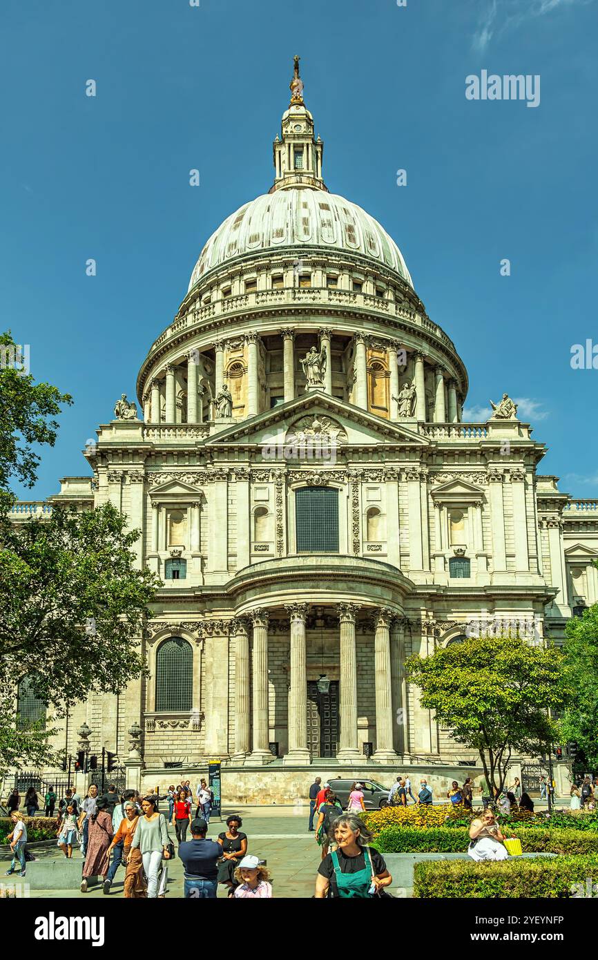 La cathédrale Saint-Paul, de style baroque anglais, est le plus grand édifice religieux de Grande-Bretagne. Londres, Angleterre, Europe Banque D'Images