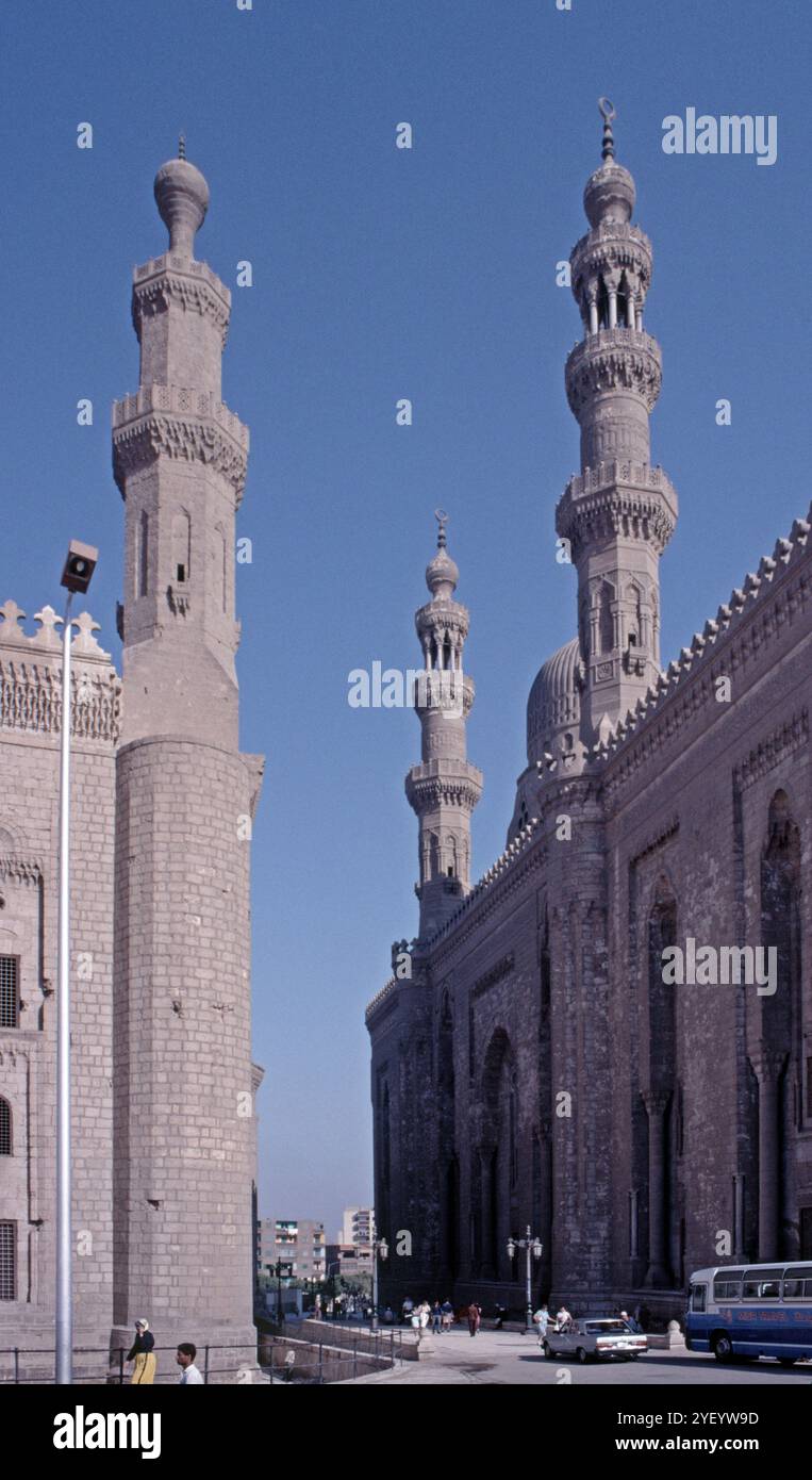 Mosquée Sultan Hasan à gauche, mosquée Ar-Rifa'i à droite, le Caire, Egypte, septembre 1989, millésime, rétro, ancien, historique, Afrique Banque D'Images