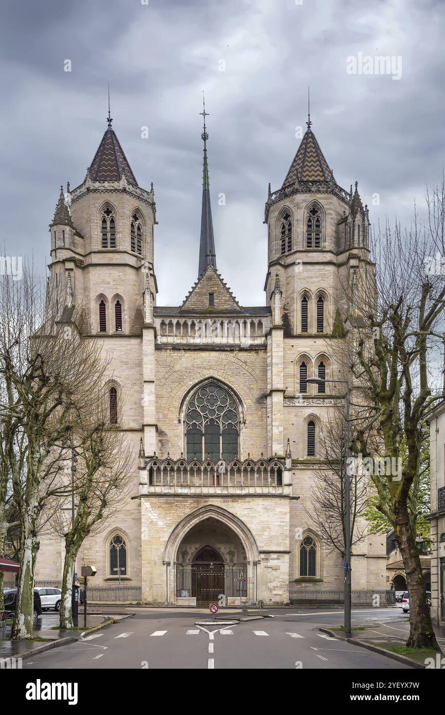 La cathédrale de Dijon, ou cathédrale Saint-Benignus de Dijon est une église catholique romaine située dans la ville de Dijon, Bourgogne, France, Europe Banque D'Images