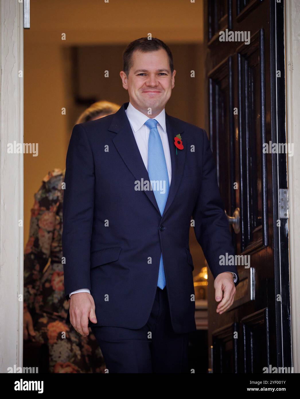 Londres, Royaume-Uni. 02 novembre 2024. Le candidat conservateur à la direction ROBERT JENRICK, député, quitte son domicile à Westminster avec son épouse Michal Berkner. Plus tard aujourd'hui, le Parti conservateur annoncera le résultat de la compétition pour remplacer Rishi Sunak comme chef conservateur. Crédit photo : Ben Cawthra/Sipa USA crédit : Sipa USA/Alamy Live News Banque D'Images