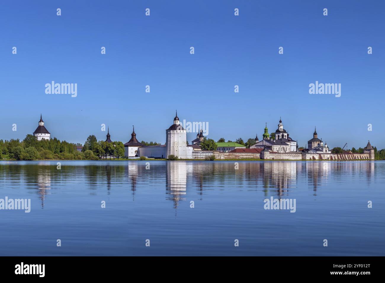 Vue du monastère Kirillo-Belozersky depuis le lac, Russie, Europe Banque D'Images