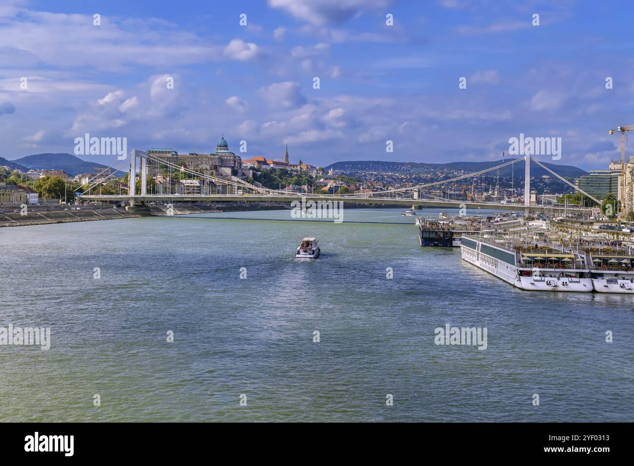 Paysage urbain avec le Danube dans le centre-ville de Budapest, Hongrie, Europe Banque D'Images