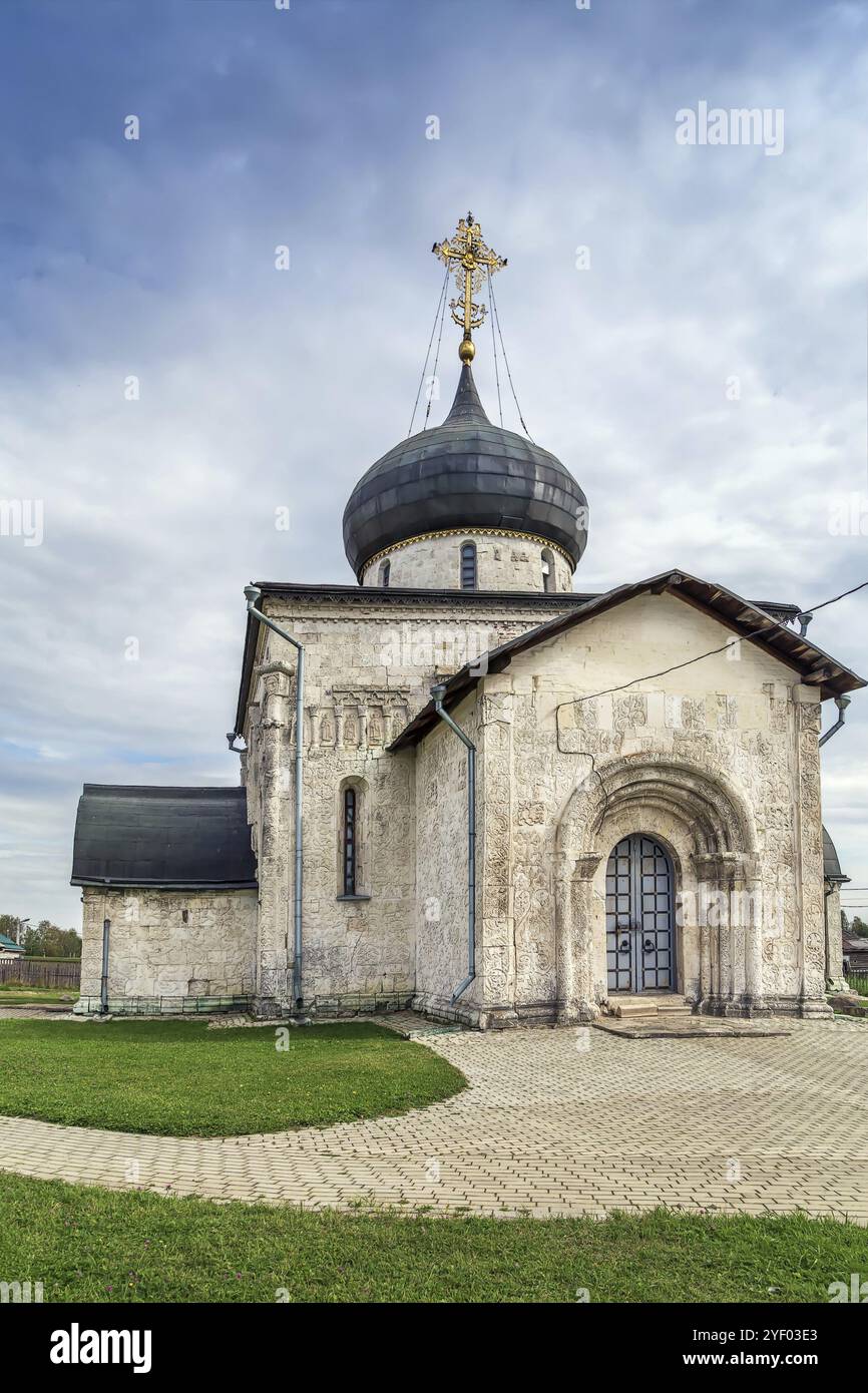 La cathédrale Saint-Georges a été construite entre 1230 et 1234 à Iouryev-Polsky Banque D'Images