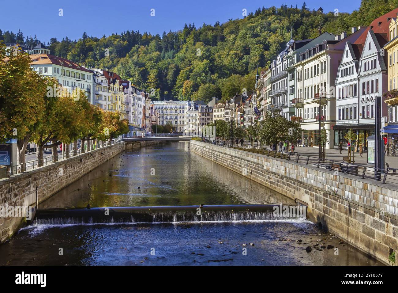Rivière Tepla dans le centre-ville de Karlovy Vary, république tchèque Banque D'Images