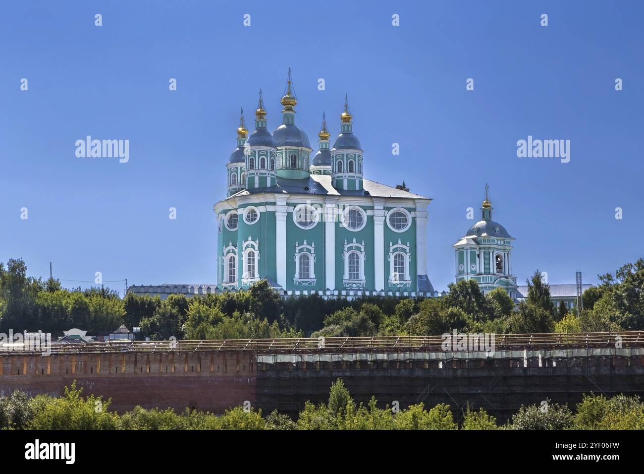 Vue de la cathédrale de Dormition à Smolensk depuis le fleuve Dniepr, Russie, Europe Banque D'Images