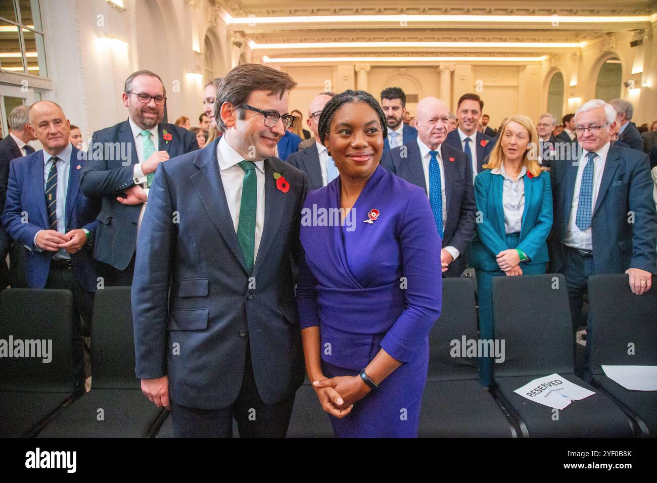 Londres, Angleterre, Royaume-Uni. 2 novembre 2024. KEMI BADENOCH et son mari HAMISH sont vus après qu'elle a été élue chef du Parti conservateur. (Crédit image : © Tayfun Salci/ZUMA Press Wire) USAGE ÉDITORIAL SEULEMENT! Non destiné à UN USAGE commercial ! Crédit : ZUMA Press, Inc/Alamy Live News Banque D'Images