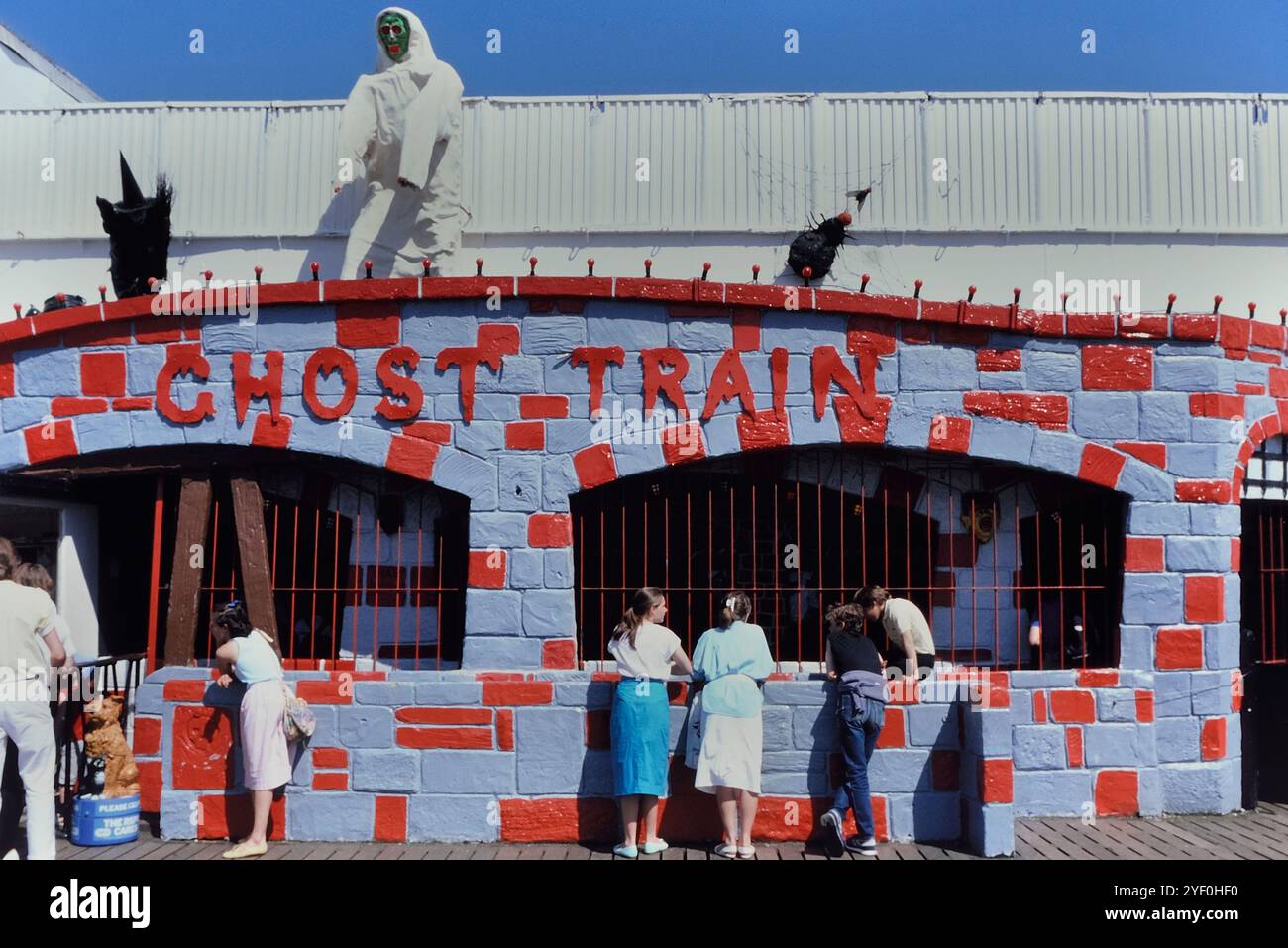 Train fantôme, Hastings, East Sussex, Angleterre. circa1980 Banque D'Images