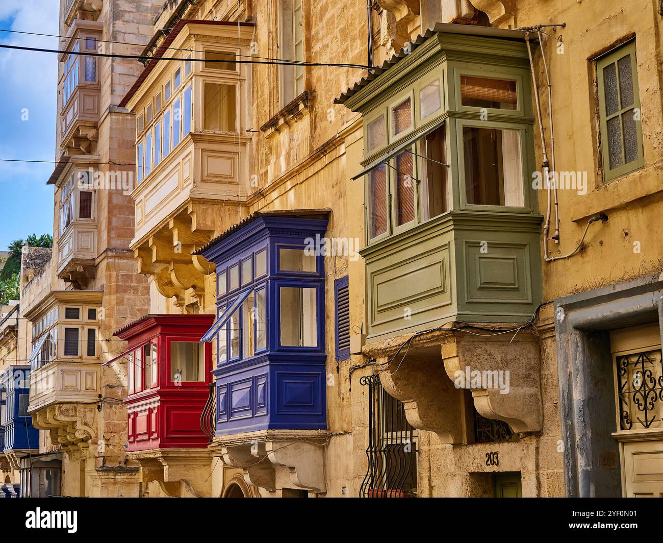 Balcons colorés à la Valette, Malte Banque D'Images