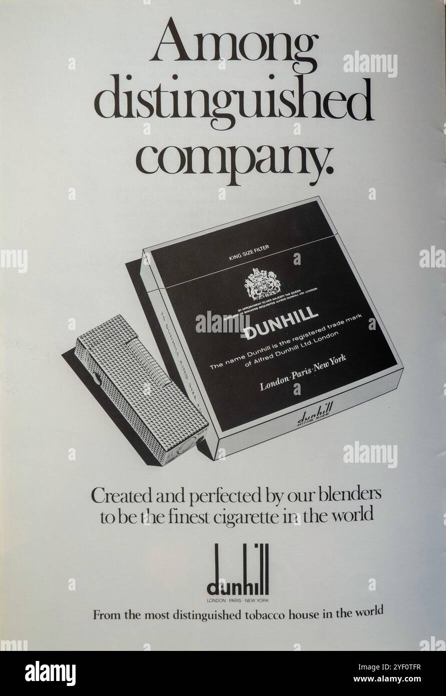 Gros plan d'une annonce de cigarette Dunhill noir et blanc, 1973. Banque D'Images