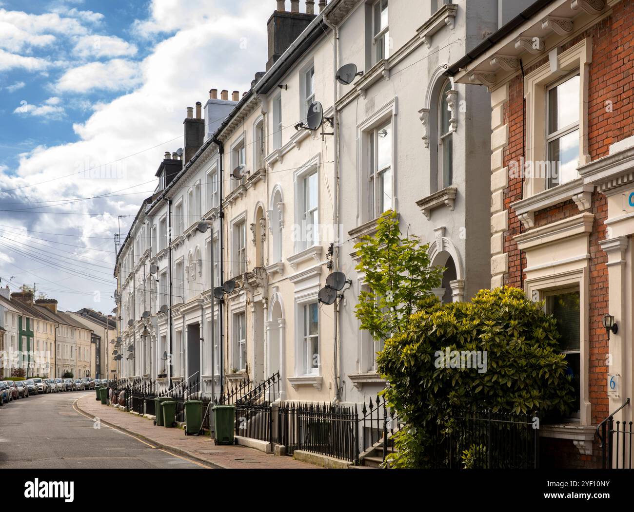 Royaume-Uni, Kent, Tunbridge Wells, Town Centre, Dudley Road, propriétés géorgiennes en terrasses Banque D'Images