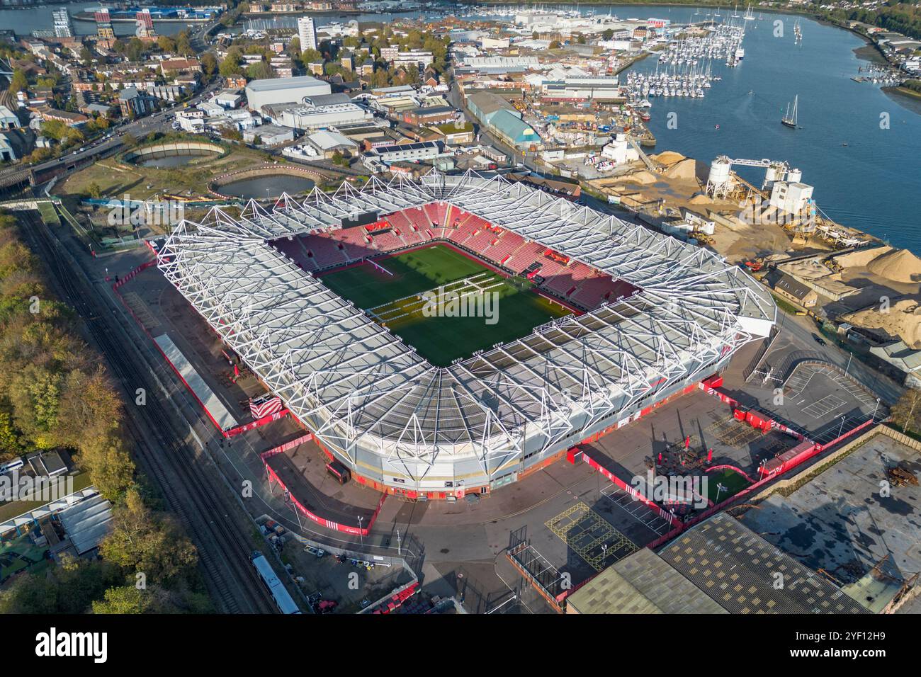 Vue aérienne du St Mary's Stadium, stade du Southampton FC, Southampton, Royaume-Uni. Banque D'Images