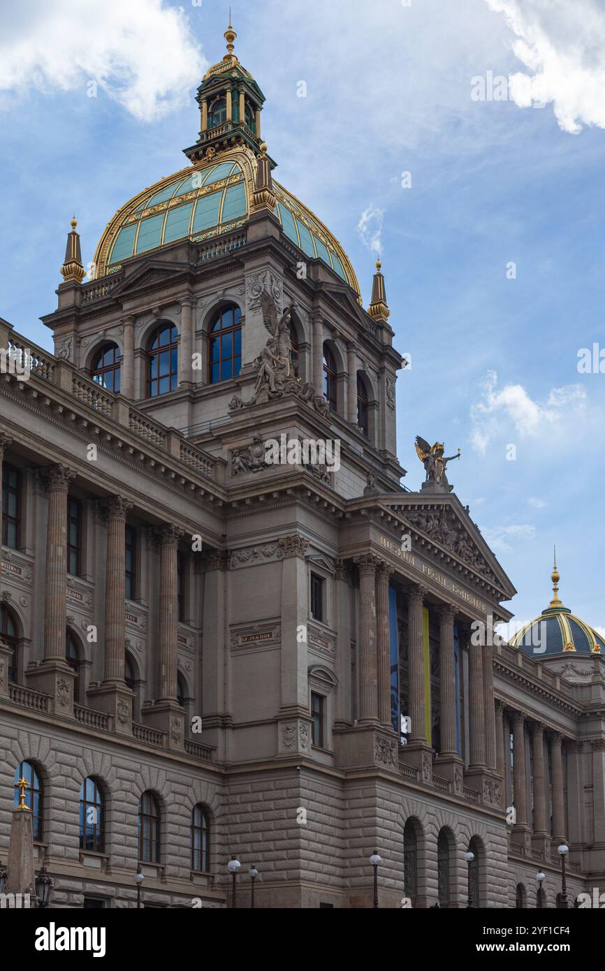 Le Musée National (Národní Muzeum), situé sur la place Venceslas dans le centre de Prague, est le plus grand musée de République tchèque. Banque D'Images