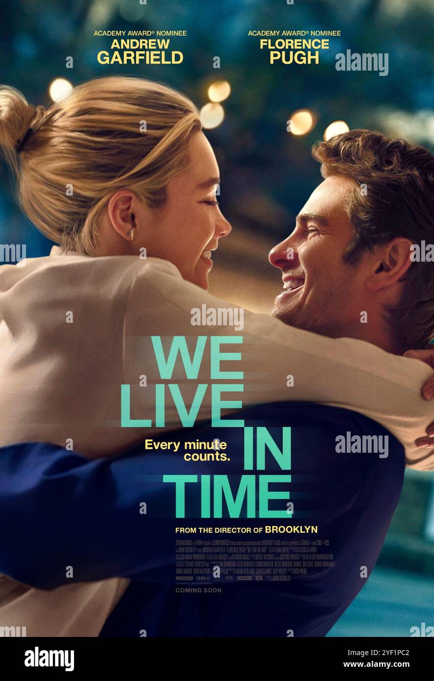 We Live in Time (2024) réalisé par John Crowley et mettant en vedette Andrew Garfield, Florence Pugh et Grace Delaney. Un chef prometteur et un récent divorcé trouvent leur vie changée à jamais lorsqu'une rencontre fortuite les rassemble, dans une romance profondément émouvante qui s'étend sur dix ans. Affiche US One Sheet ***USAGE ÉDITORIAL SEULEMENT***. Crédit : BFA / StudioCanal Banque D'Images