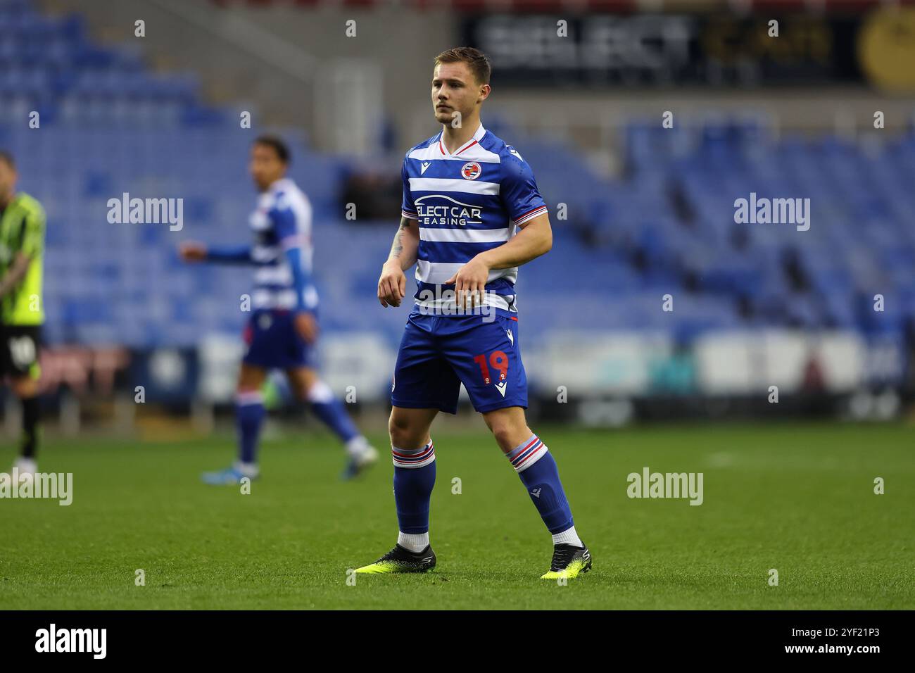 2 novembre 2024 ; Select car Leasing Stadium, Reading, Berkshire, Angleterre ; FA Cup First Round Football, Reading versus Fleetwood Town ; Jayden Wareham de Reading Banque D'Images