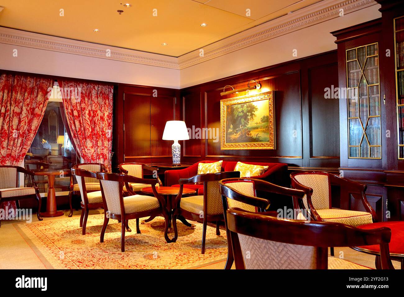 Le design intérieur du bar d'Anderson évoque un country club anglais exclusif nommé d'après le co-fondateur de P&O et ancien président de la société, Arthur Anderson. Banque D'Images