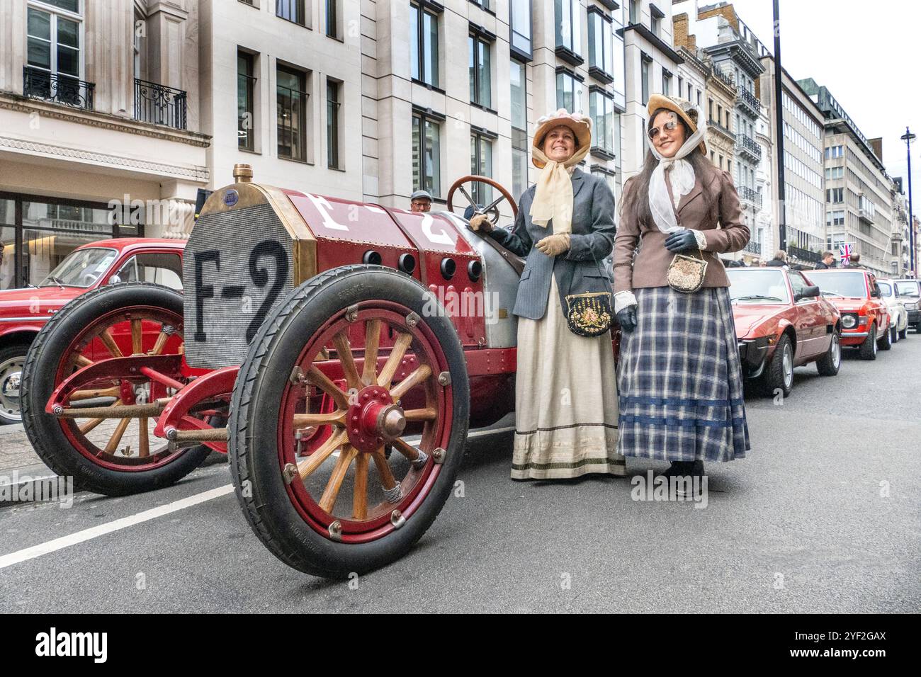 Fiat 130HP 1904 exposée au spectacle automobile St James 2024 à Pall Mall London UK Banque D'Images Fiat 130HP 1904 exposée au spectacle automobile St James 2024 à Pall Mall London UK Banque D'Images