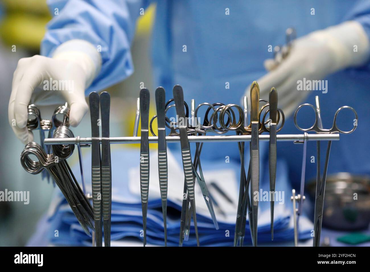 Hôpital de cardiologie. Bloc opératoire. Chirurgie cardiaque. Instruments chirurgicaux. Ho Chi Minh ville. Vietnam. Hôpital de cardiologie 016798_102 Banque D'Images