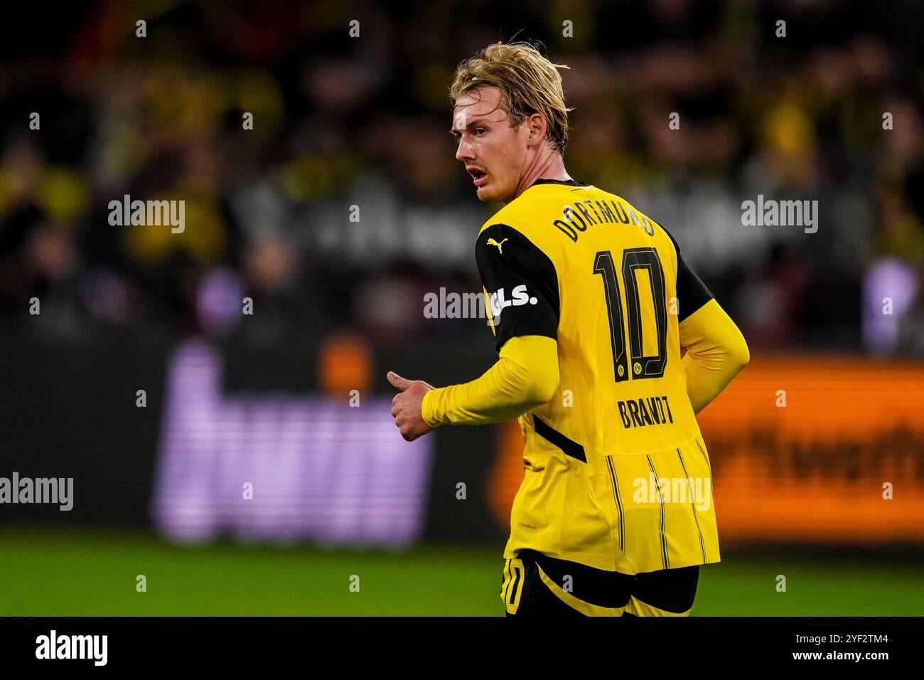 Dortmund, Allemagne. 02 novembre 2024. DORTMUND, ALLEMAGNE - 2 NOVEMBRE : Julian Brandt du Borussia Dortmund lors du match de Bundesliga entre le Borussia Dortmund et le RB Leipzig au signal Iduna Park le 2 novembre 2024 à Dortmund, Allemagne. (Photo de René Nijhuis/MB Media) crédit : MB Media solutions/Alamy Live News Banque D'Images