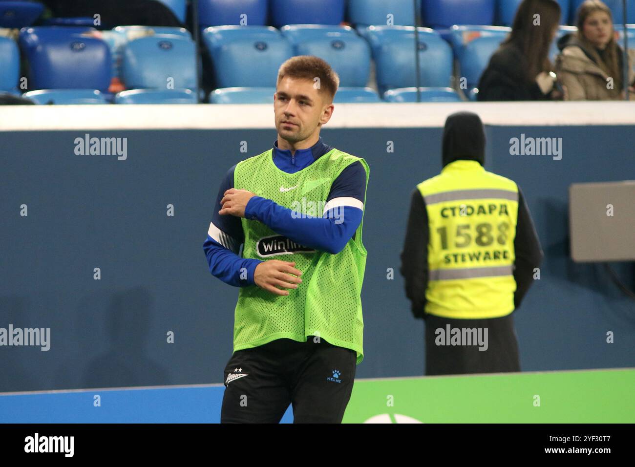 Saint-Pétersbourg, Russie. 02 novembre 2024. Yuri Gorshkov (4) de Zenit vu en action lors du match de football de la première Ligue russe entre Zenit Saint-Pétersbourg et Dinamo Makhachkala à Gazprom Arena. Score final : Zenit 2:1 Dinamo. Crédit : SOPA images Limited/Alamy Live News Banque D'Images