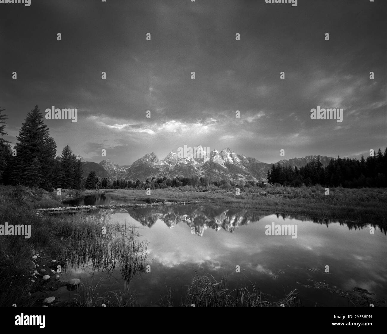 BW02278-23....WYOMING - Snake River et les Teton Rangs, Grand Teton National Park. K.B. Canham 4x5 avec film Ilford HP5 plus. Banque D'Images