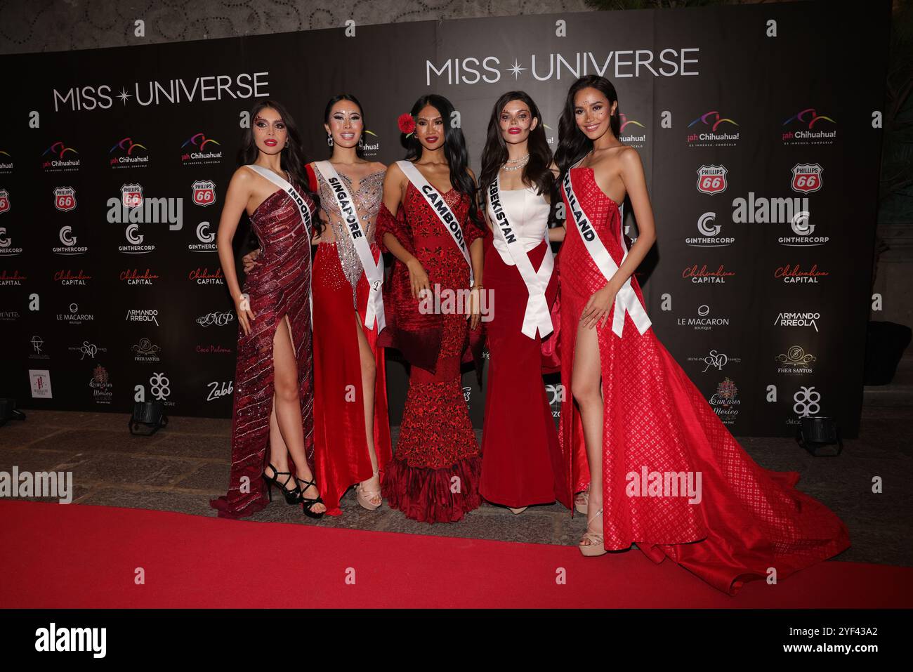 Mexico, Mexique. 01 novembre 2024. (G-d) Miss Indonésie Clara Shafira Krebs, Miss Singapour Charlotte Chia​, Miss Cambodge Davin Prasath, Miss Ouzbékistan Nigina Fakhriddinova, Miss Thaïlande Suchata Chuangsri assistent au tapis rouge du Gala de Miss Univers Catrinas à Antiguo Colegio de las Vizcainas. Le 1er novembre 2024 à Mexico, Mexique. (Photo de Yamak Perea/ Credit : Eyepix Group/Alamy Live News Banque D'Images