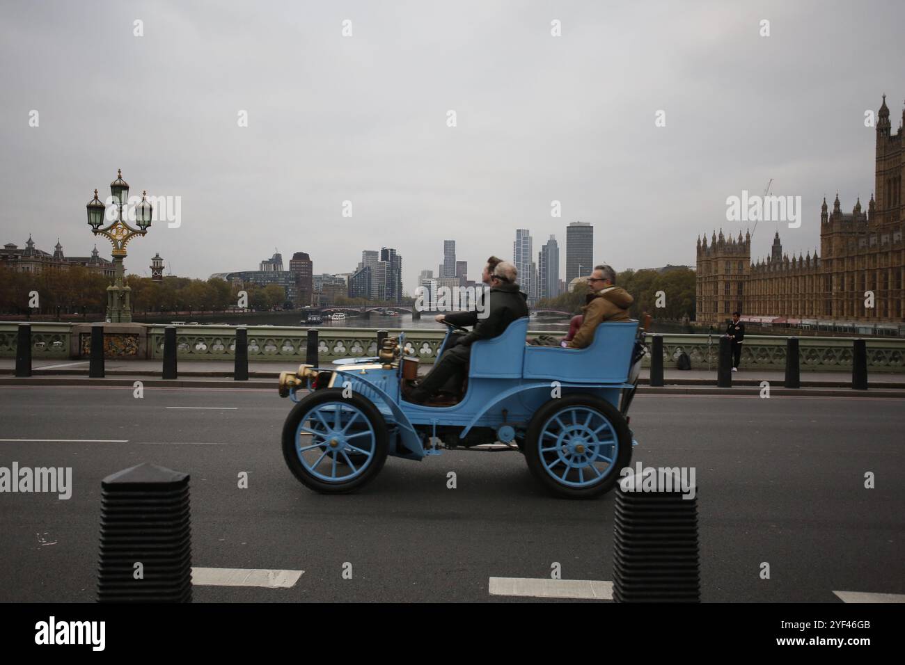 3 novembre 2024, Londres, Royaume-Uni Rallye annuel de Century Old Cars la course de Londres à Brighton, un événement pour les voitures construites avant 1905, prend dans les rues de Londres alors que les véhicules anciens commencent leur voyage annuel vers le front de mer de Brighton. Crédit photo : Roland Ravenhill/Alamy Banque D'Images