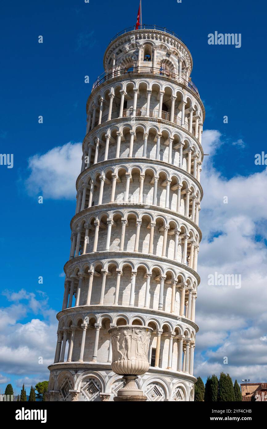La Tour penchée de Pise, située sur la Piazza dei Miracoli, Pise, Italie Banque D'Images