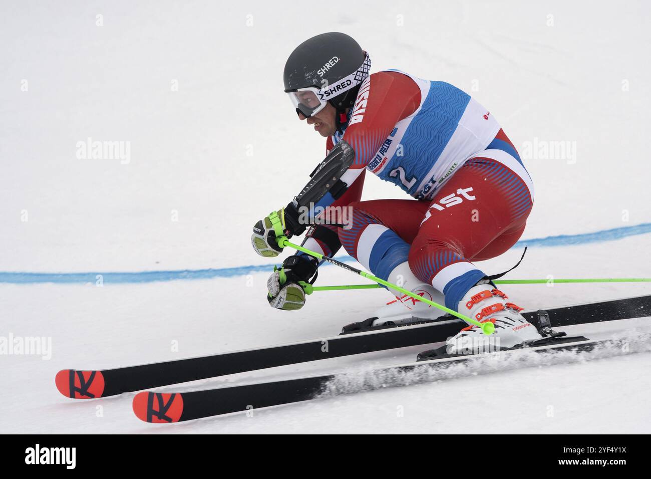 KAMTCHATKA, FÉDÉRATION DE RUSSIE, 2 AVRIL 2019 : Championnat russe de ski alpin masculin, slalom géant. Le skieur de montagne Alexandr Andrienko Kaluga Region Banque D'Images