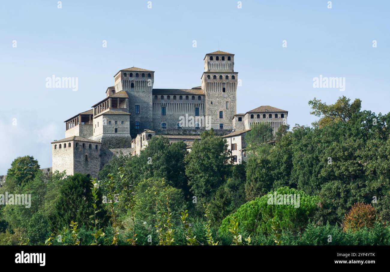 Vue sur le château de Torrechiara, Parme. Italie. Banque D'Images