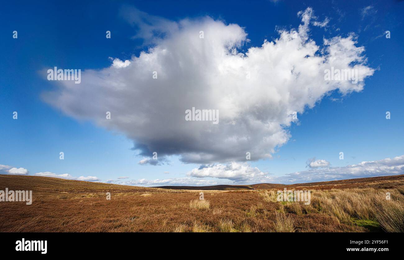 Nuage au-dessus de long Mynd Moorland,, Shropshire, Angleterre, Royaume-Uni Banque D'Images