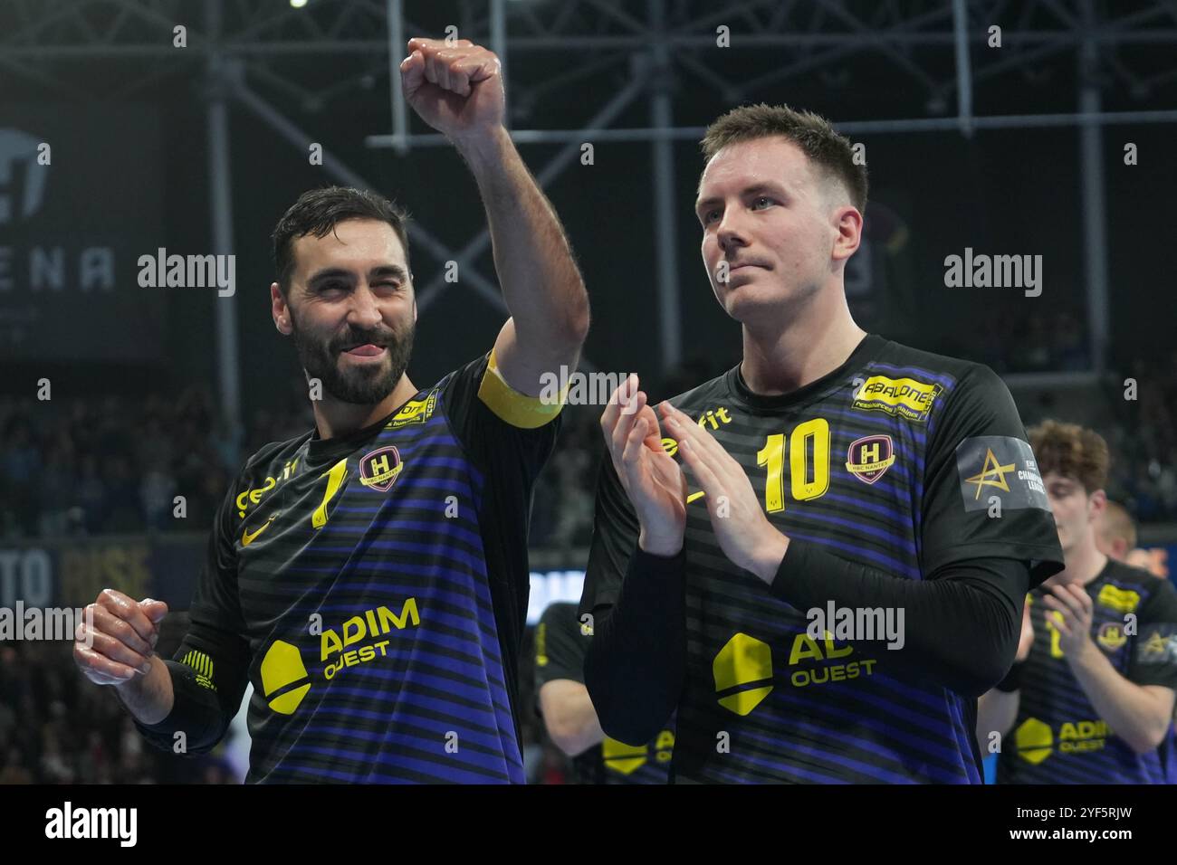 Valero Rivera et Rok Ovniček de Hbc Nantes lors du match de handball en phase de groupes entre Hbc Nantes et FC Barcelone le 31 octobre 2024 à H Arena de Nantes - photo Laurent Lairys / DPPI Banque D'Images