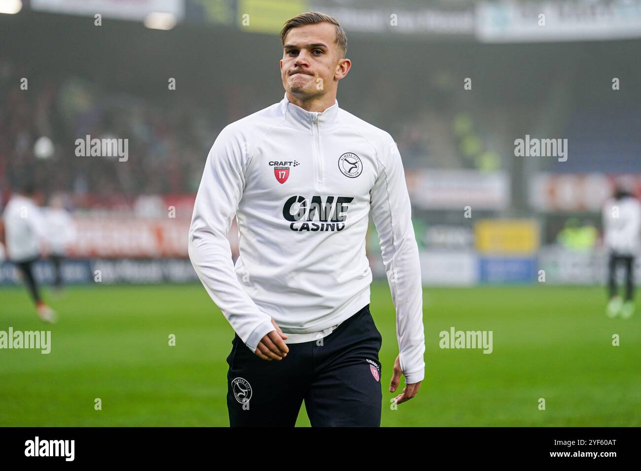 Waalwijk, pays-Bas. 03 Nov, 2024. WAALWIJK, PAYS-BAS - 3 NOVEMBRE : Kornelius Hansen de l'Almere City FC regarde pendant le match néerlandais Eredivisie entre le RKC Waalwijk et l'Almere City FC au Mandemakers Stadion le 3 novembre 2024 à Waalwijk, pays-Bas. (Photo de Joris Verwijst/Orange Pictures) crédit : Orange pics BV/Alamy Live News Banque D'Images