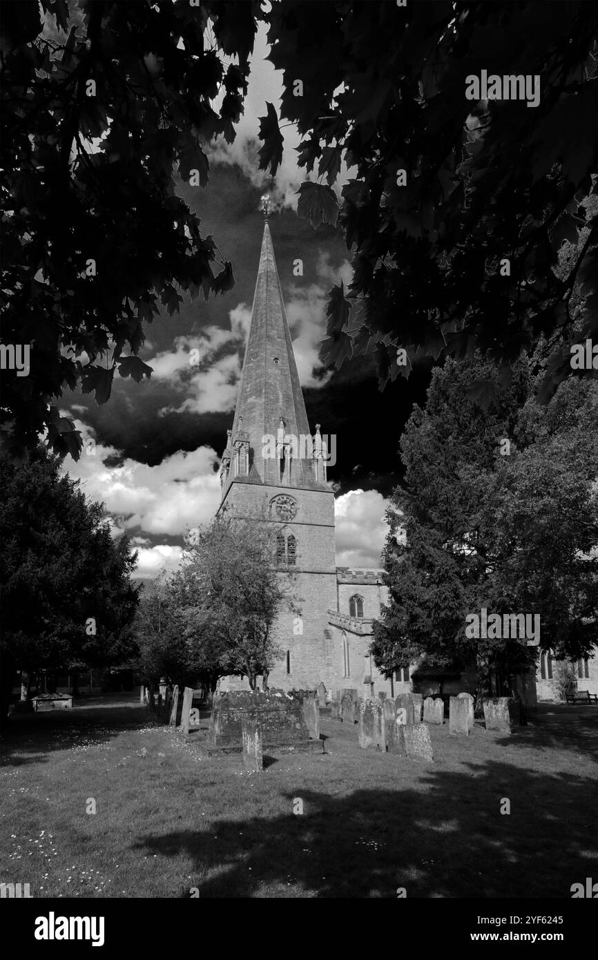 Église St Marys, village d'Edwinstowe, Nottinghamshire, Angleterre, Royaume-Uni selon la légende, Robin des bois et Maid Marian se sont mariés ici. Banque D'Images