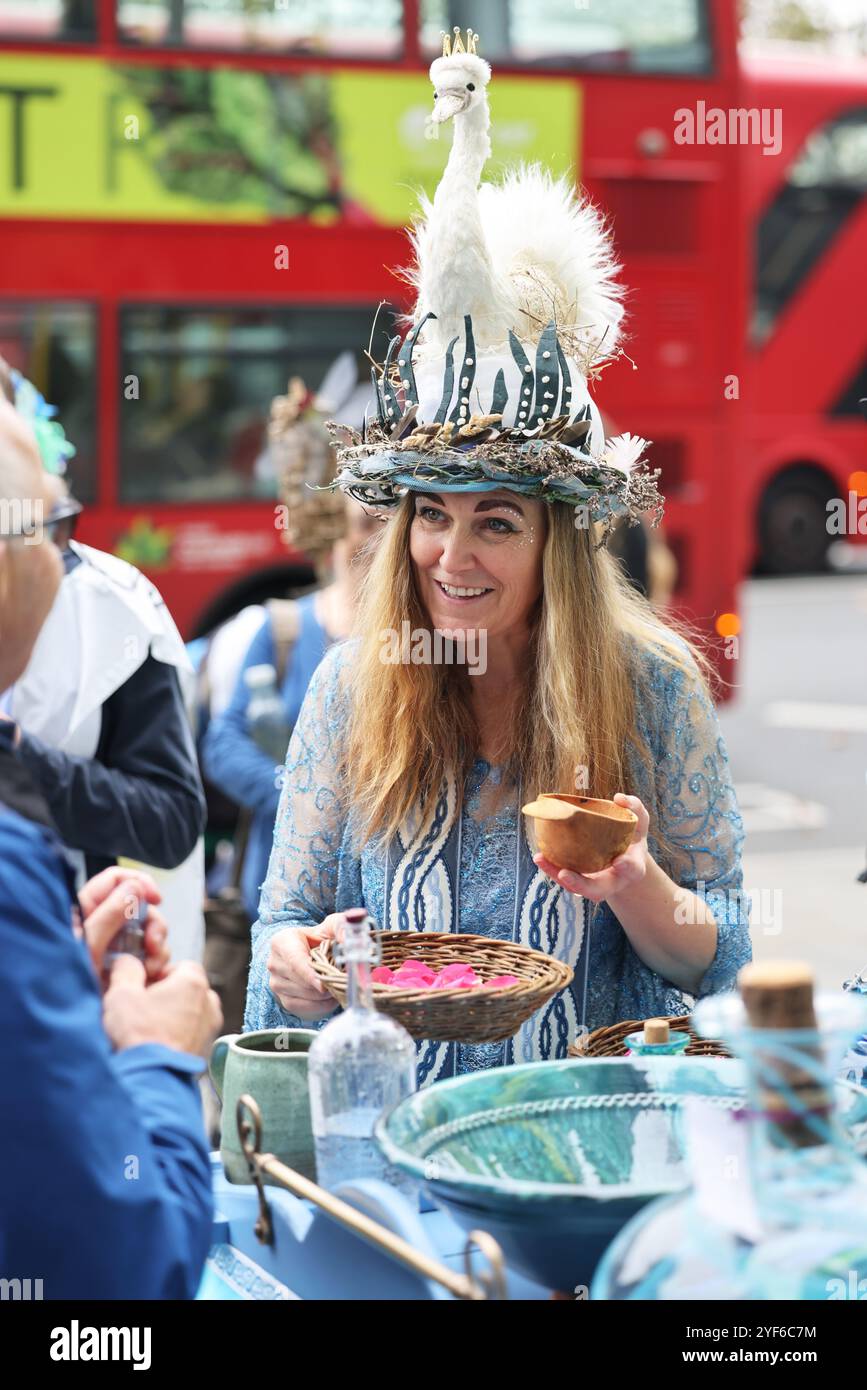 Londres, Royaume-Uni, 3 novembre 2024. Le présentateur de télévision et naturaliste Chris Packham, le chef Hugh Fearnley-Whittingstall et les Wombles ont mené les années 1000 dans une marche massive pour l'eau potable et la fin des eaux usées dans nos rivières, en passant devant Downing Street et en terminant par des discours de Westminster avec un appel au PM Keir Starmer pour l'action. Crédit : Monica Wells/Alamy Live News Banque D'Images