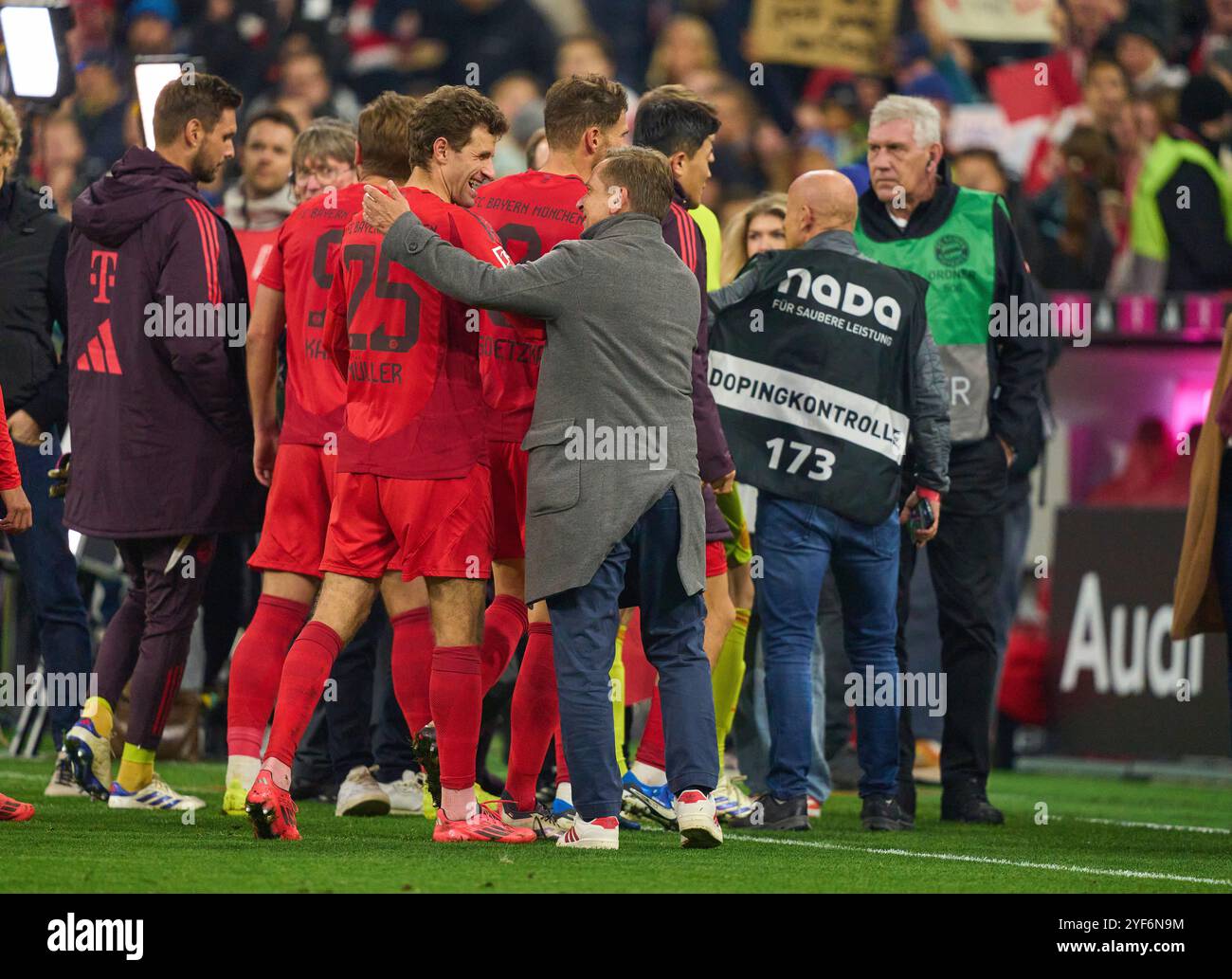 Thomas MUELLER, Müller, FCB 25 avec Horst Heldt Geschäftsführer Profifußball Männer des 1. FC Union Berlin après le match FC BAYERN MUENCHEN - 1.FC UNION BERLIN 3-0 le 2 novembre 2024 à Munich, Allemagne. Saison 2024/2025, 1.Bundesliga, FCB,, München, journée 9, 9.Spieltag photographe : Peter Schatz - LA RÉGLEMENTATION DFL INTERDIT TOUTE UTILISATION DE PHOTOGRAPHIES comme SÉQUENCES D'IMAGES et/ou QUASI-VIDÉO - Banque D'Images