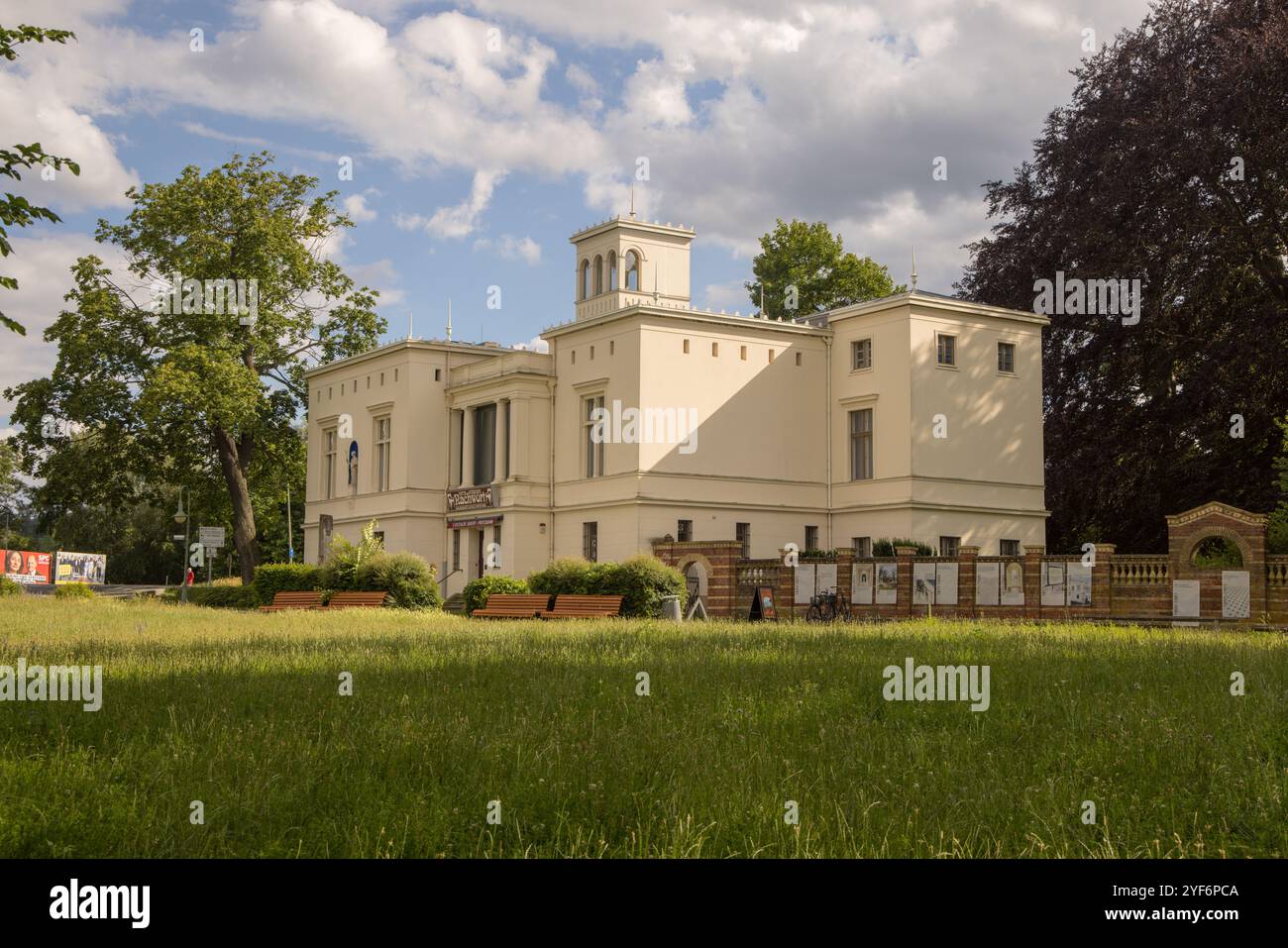 Villa Schöningen à Potsdam, Brandebourg, Allemagne, près du pont Glienicke Banque D'Images