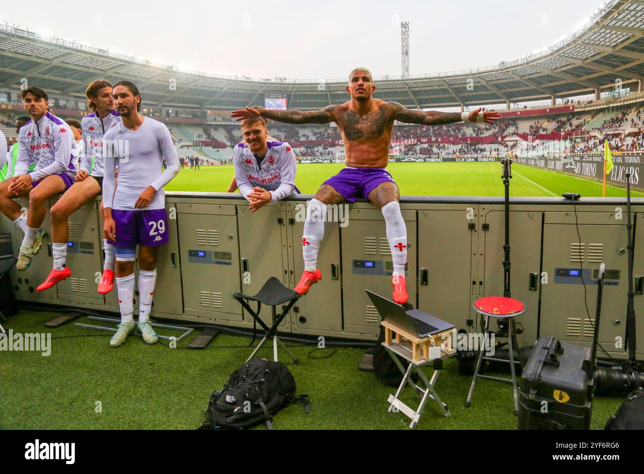 Les joueurs de l'ACF Fiorentina célèbrent la victoire après le match de Serie A entre le Torino FC et l'ACF Fiorentina le 03 novembre 2024 à l'Olympic Grande Torin Banque D'Images