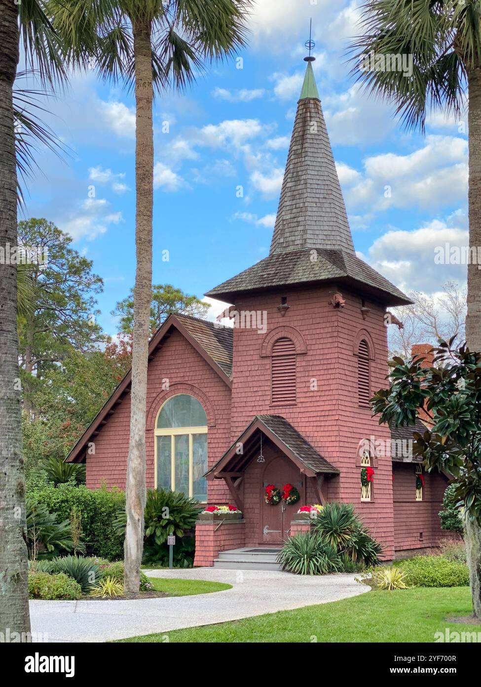 Chapelle de la foi avec couronnes de Noël, Jekyll Island, Géorgie, États-Unis Banque D'Images